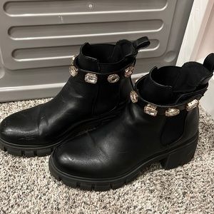 Black Madden girl lug sole boots with stones